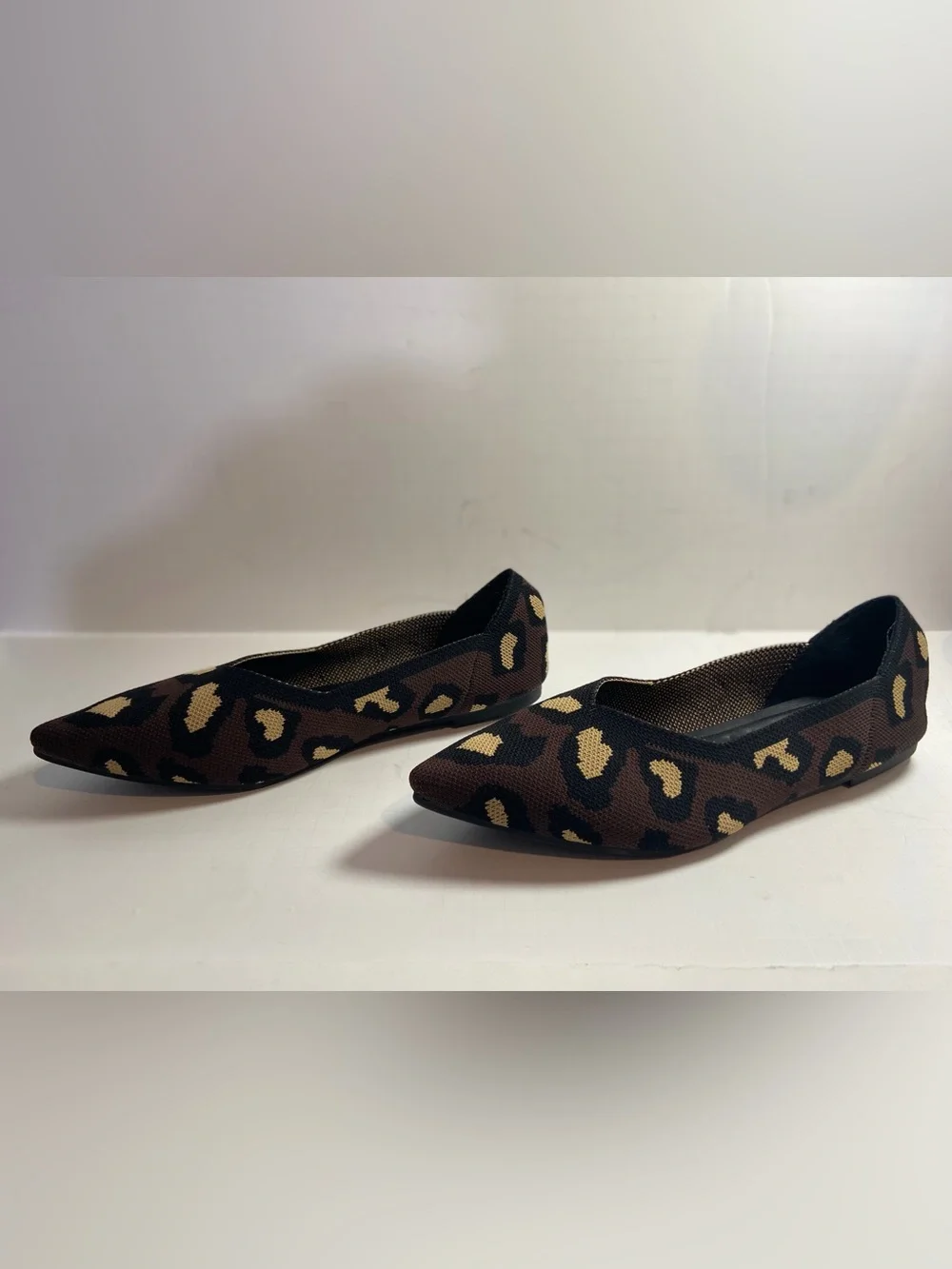 Soft~Black Leopard Print~Breathable Mesh Knit~Pointed Toe~Ballet Flat~Size 9.5